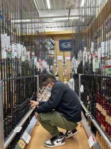 渔具店老板 买鱼竿被渔具店老板坑了