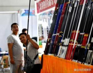 揭秘渔具店隐藏的猫腻:如何洞悉购物陷阱与挑选高性价比渔具